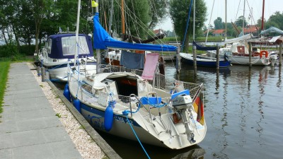 Dehlya 22 im Hafen Elahuizen am Heeger Meer, Friesland, urgemütlicher Hafen