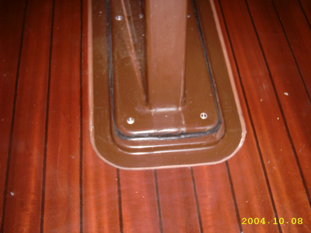 Salonboden in Holz mit Kielkastennaht.JPG