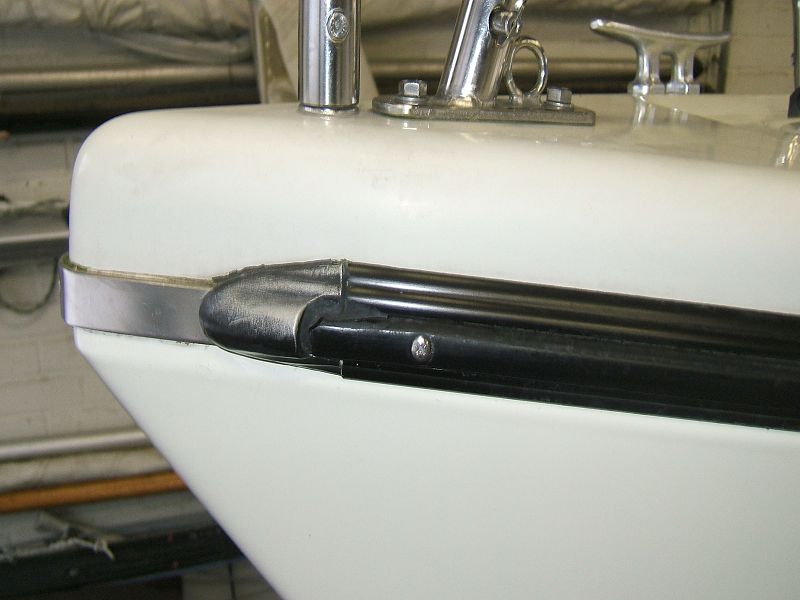 Scheuerleiste Bug an BB.JPG