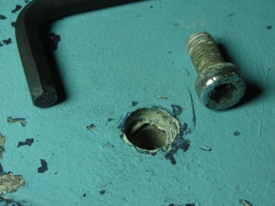 DYRu1-29.JPG (61.62 KiB) 6834 mal betrachtet Klappruder DY25 - Sackloch an der Achse