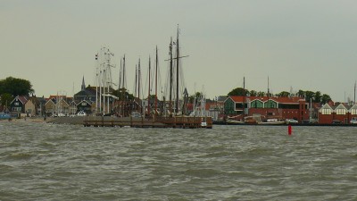 Urk Hafen beim Anlaufen.JPG