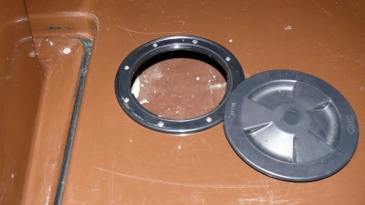 Revisionsöffnung an Steuerbord neben Kielkasten.JPG