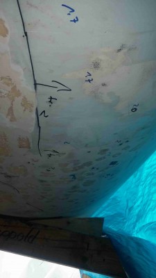 Rumpf mit ausgeschliffenen Stellen.jpg