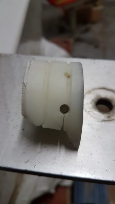 IMG-20181118-WA0000.jpg (60.94 KiB) 4894 mal betrachtet Loch im Ruderlager für Niete der Curryklemme