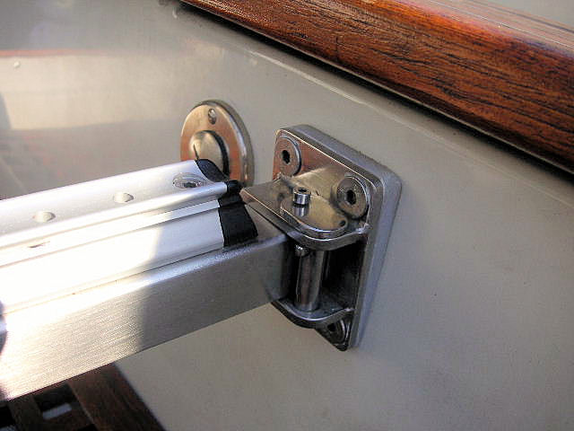 Traveller - Aufnahme der Schiene an der Backskiste