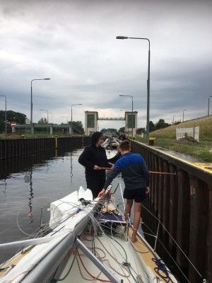 Hohensaaten.jpeg (204.68 KiB) 23999 mal betrachtet Schleuse Hohensaaten