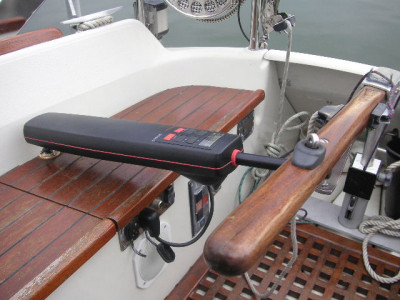 DY25 - Bild 1 - Pinnenpilot ST1000